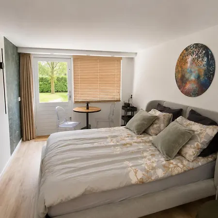 Naarderbos Bed & Breakfast 3*